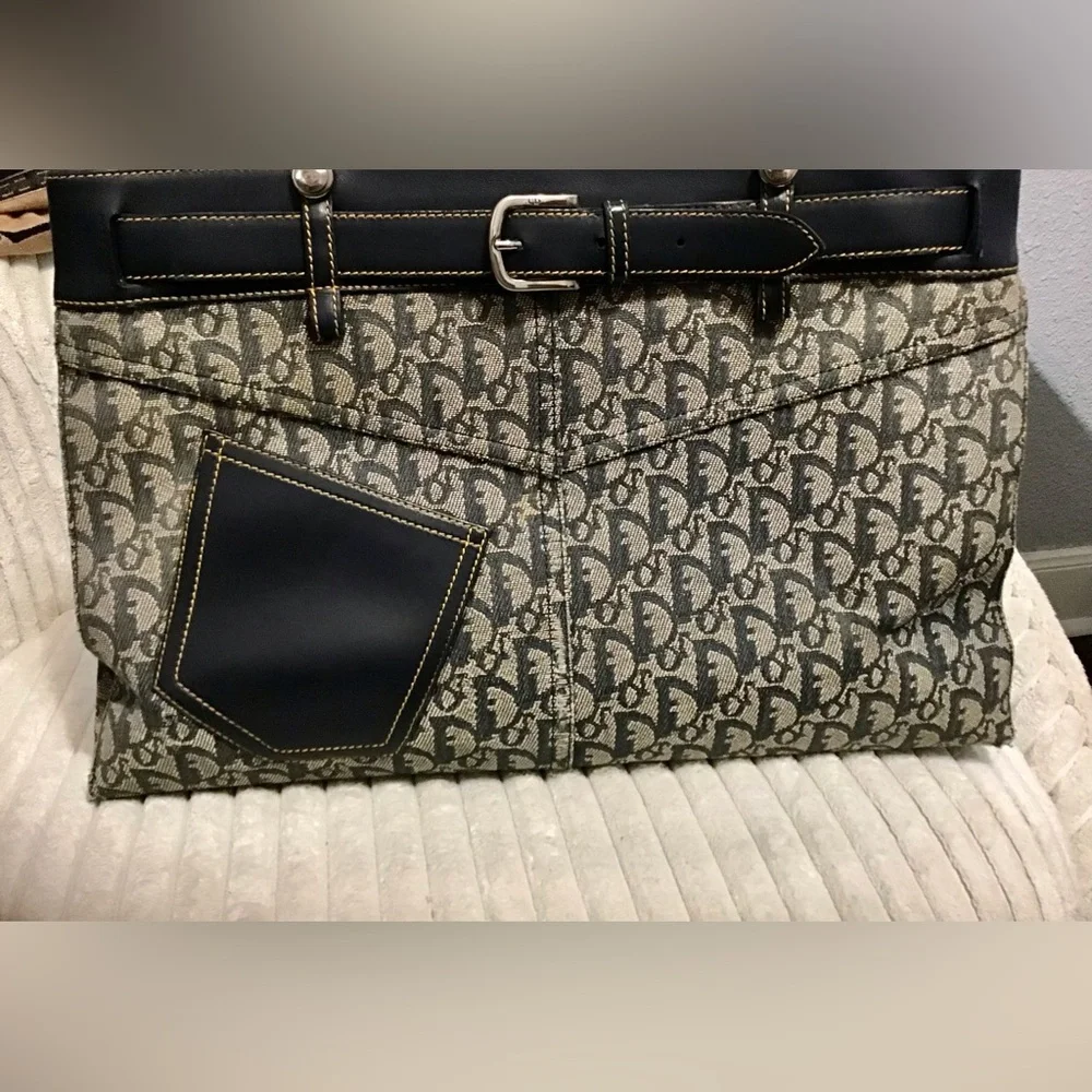 Dior Bags - Picture 2 of 13